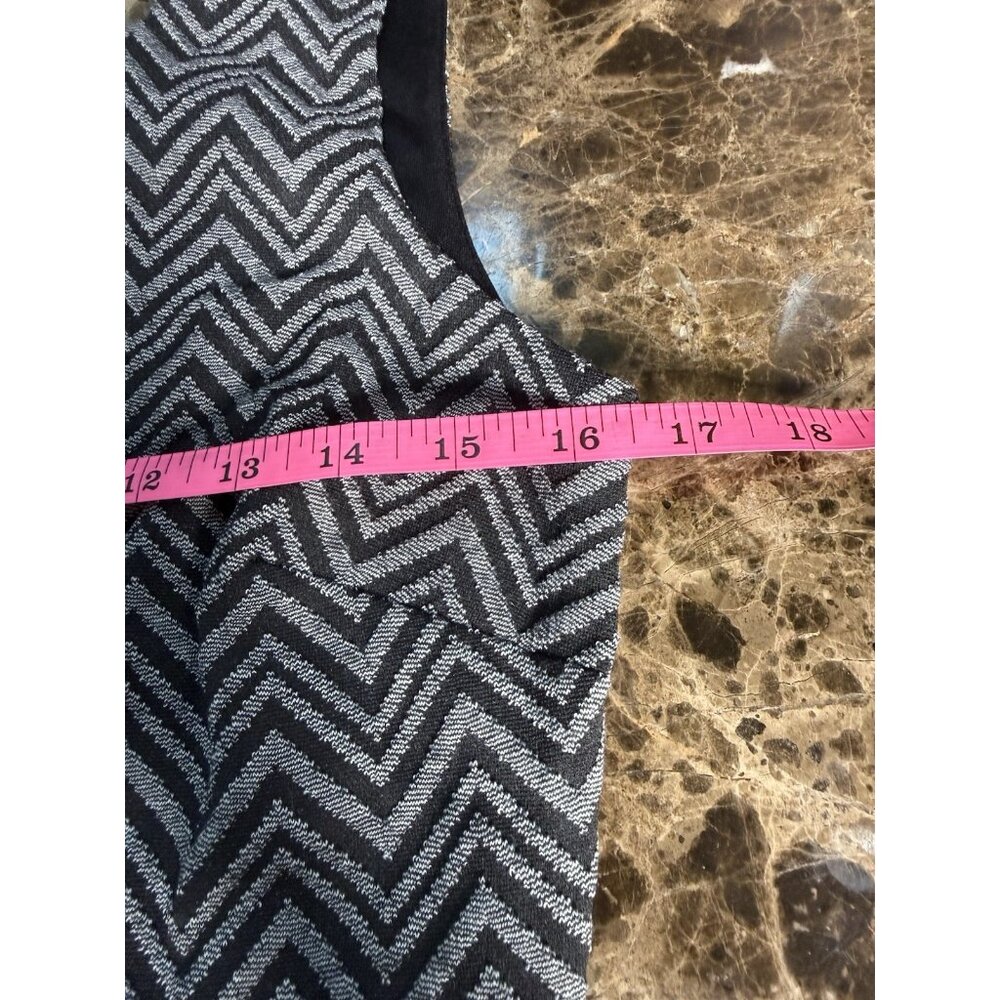 T Tahari Women's sleeveless belted Jumpsuit Black Chevron print NWT Size XS - Picture 7 of 14